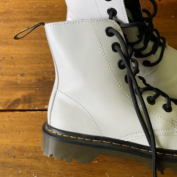 Dr Doc Martens LUANA White Air Wair Ankle Combat Boots Sz 38 7 Shoes - Picture 2 of 8